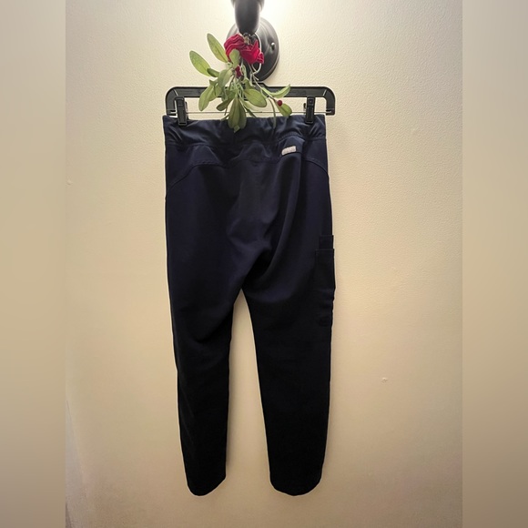 FIGS Kade Cargo scrub pants in Navy Blue, Size XS - Picture 11 of 11